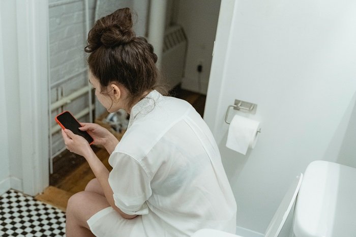 Dispelling Herpes Transmission Rumors About Toilet Seats